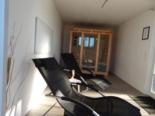 Wunderschoenes-freistehendes-Ferienhaus-an-der-See-Sauna-Strand-Yachthafen-WLAN - 2