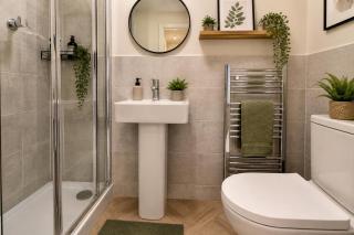Burnley Junction 10 Comfort House — Sleeps 8 - 7