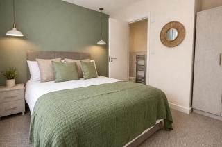 Burnley Junction 10 Comfort House — Sleeps 8 - 8