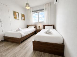 Olympus Stylish 2-BR Apt & Balcony in Larnaca - 7