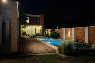 Casa Espaciosa con Quincho, Piscina, Parque y Canchas - 6