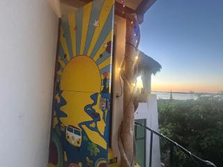 Hippie Palace Rooftop Fun Ocean Views And Sunset Vibes - 3