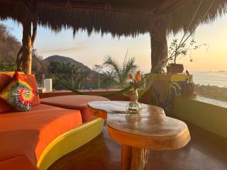 Hippie Palace Rooftop Fun Ocean Views And Sunset Vibes - 5