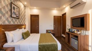 Airport Hotel Tashree Near Yashobhoomi - Free Airport Drop - 5