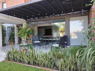 Casa Espaciosa con Quincho, Piscina, Parque y Canchas - 4