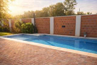 Casa Espaciosa con Quincho, Piscina, Parque y Canchas - 3