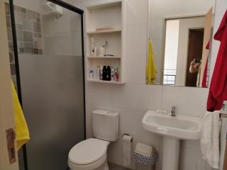 Casa Espaciosa con Quincho, Piscina, Parque y Canchas - 2