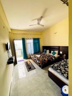 Oak sunlight restaurant & homestay Mussoorie - 2