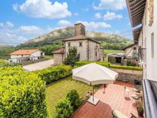 Uitzenea farmhouse with private garden - 5