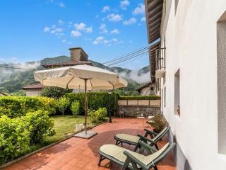 Uitzenea farmhouse with private garden - 4