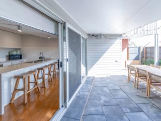 Modern 3BR Executive Townhouse in CBD, Mibnb - 5