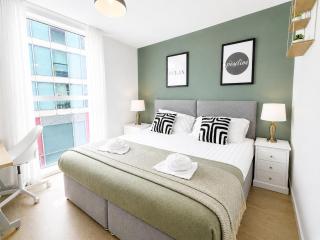 Executive Apartment @ The Hub • City Centre • Free Parking • Fast Wifi • Yoko Property - 1