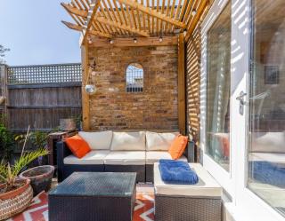Large garden flat - 9