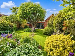 Mudeford Coastal Retreat - Parking - Walk to Beach - Pet Friendly - Sleeps 6 - 3