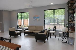 Casa Espaciosa con Quincho, Piscina, Parque y Canchas - 7
