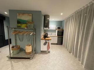 Lovely guest house with free parking - 1