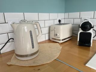 Lovely guest house with free parking - 3