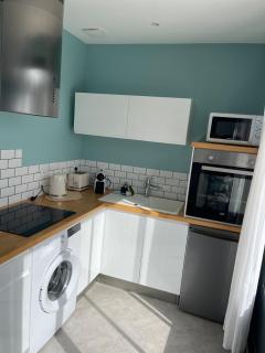 Lovely guest house with free parking - 4