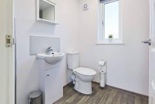 4 Bedroom Contractor Accommodation Chadburn - 8