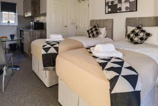 4 Bedroom Contractor Accommodation Chadburn - 5