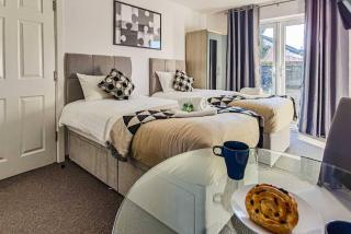 4 Bedroom Contractor Accommodation Chadburn - 2