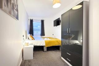 Contractors Accommodation 6BR House Peterborough - 1