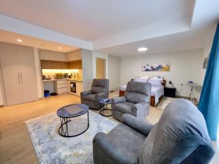 Homes by Brandiee - Executive Suite - 3