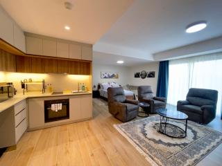Homes by Brandiee - Executive Suite - 2