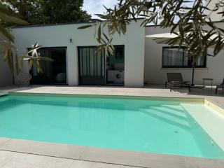 Lovely guest house with free parking - 8