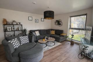 Elegant 2-Bed 2-Bath Flat in Edinburgh - 5