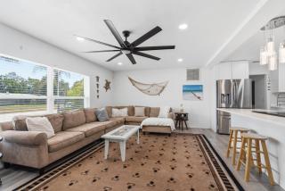 Spacious 4 bedroom 3 bath Clearwater Vacation House Cowboy Pool Fire Pit Games Close to Clearwater Beach Biking Trail Farmers Markets Harbor Health Spa Baycare Ballpark and Ruth Eckerd Hall Golf Courses - 5