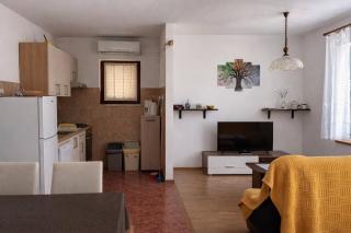 Charming 1st Floor Apartment in Ugljan with Private Terrace - 8