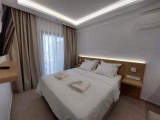 Thea Syros - 7