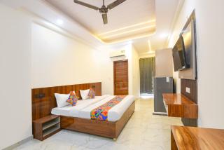 FabHotel 24x Living - 7
