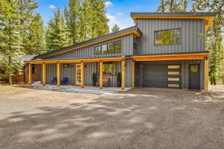 Nordic Pines- brand-new- hot tub- pet friendly- sleeps 10- trailer parking - 7