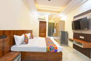 FabHotel 24x Living - 2