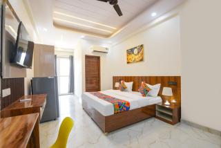FabHotel 24x Living - 1