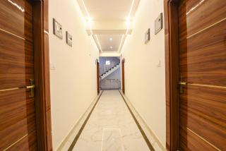 FabHotel 24x Living - 4