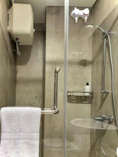 Pollux Habibie Apartment Batam Center - Sea View and Netflix - 1