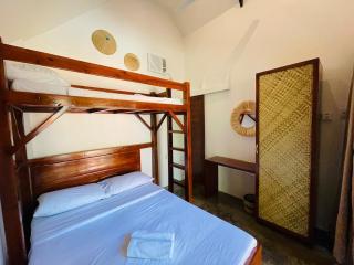 Secluded Tropical Hut, Peaceful Island Escape - 2