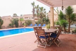 Spacious 3 bed 2 bath villa with Garden and Pool - 4