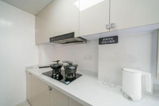 Yidu Home-Near People's Square, Nanjing Road Pedestrian Street & Subway Credit Cards OK - 9