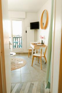 M2M Studio magnifique vue mer - avec balcon - les pieds dans l eau! - 7