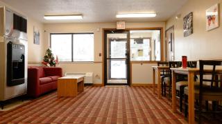 Magnuson Hotel Ironwood - 3