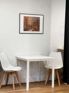 Sunbird Studio #210, Bright Downtown Escape, AC - 1