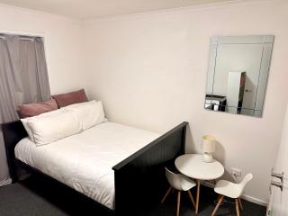 Sunny Shackell - family and pet friendly - 8