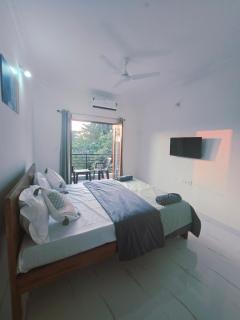 Clares Cove Guest House - 6