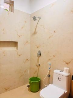 Clares Cove Guest House - 1