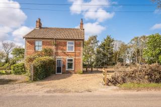 2 Crossing Cottage, Theberton - 0
