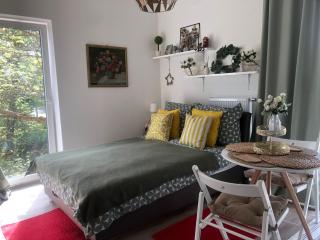 Cozy Apartment Prague Airport- 5 minute drive from AirPort - 5